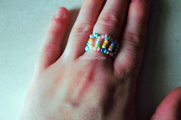 Bague perles multicolores