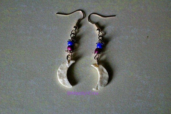 Boucles d'oreilles lunes blanches – Image 2