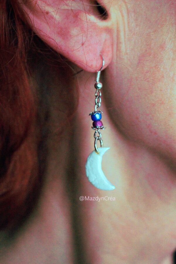 Boucles d'oreilles lunes blanches