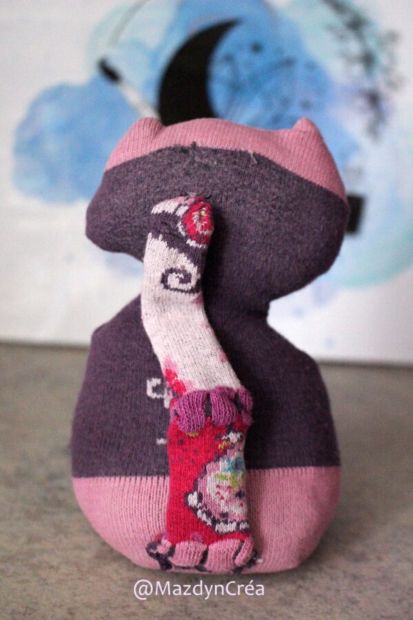 Peluche Upcycling Chat violet – Image 9