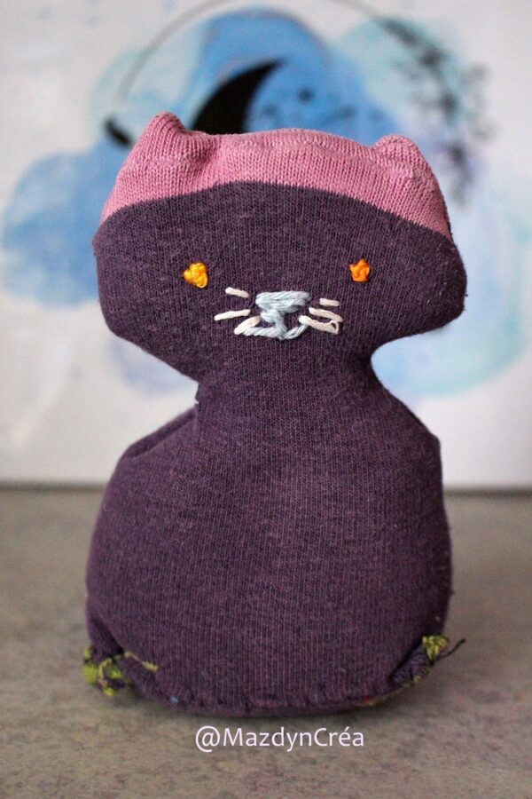 Peluche Upcycling Chat violet – Image 8