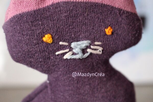 Peluche Upcycling Chat violet – Image 6