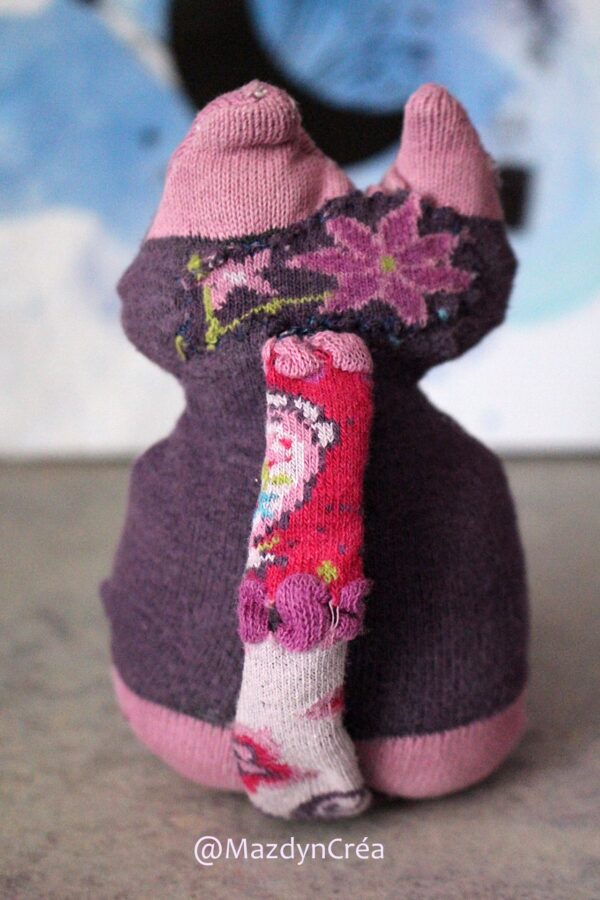 Peluche Upcycling Chat violet – Image 3