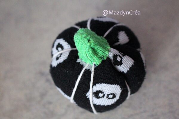 Peluche citrouille tête de mort – Image 8