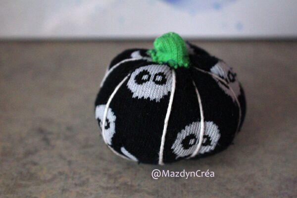 Peluche citrouille tête de mort – Image 6