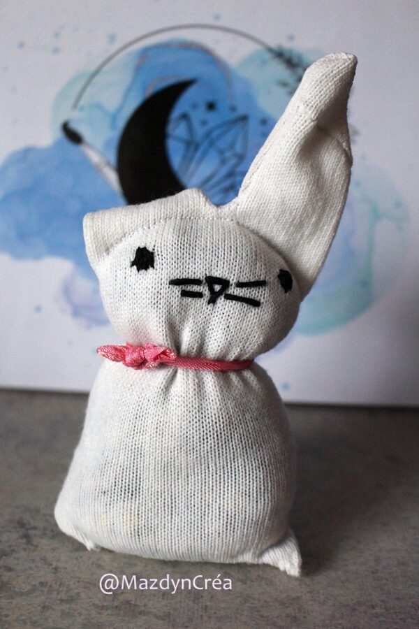 Peluche upcycling lapin blanc – Image 2
